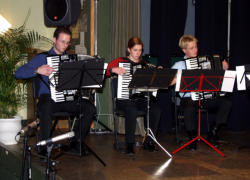 Jugend-Akkordeonorchester Hohnerklang Oelde - Kaffeekonzert 2002 in der Roncallischule